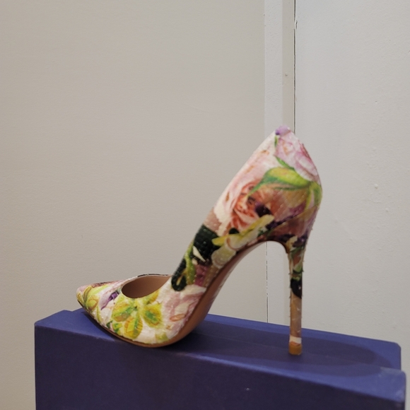 Beautiful pointed toe genuine snake skin floral print high heel shoes - Picture 6 of 8